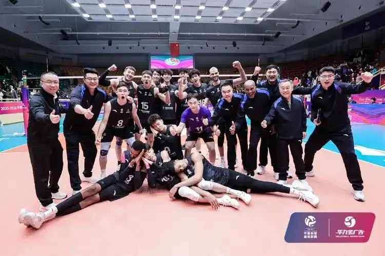 大战丰满大屁股女人本以为能学到东西，结果浪费时间！ 